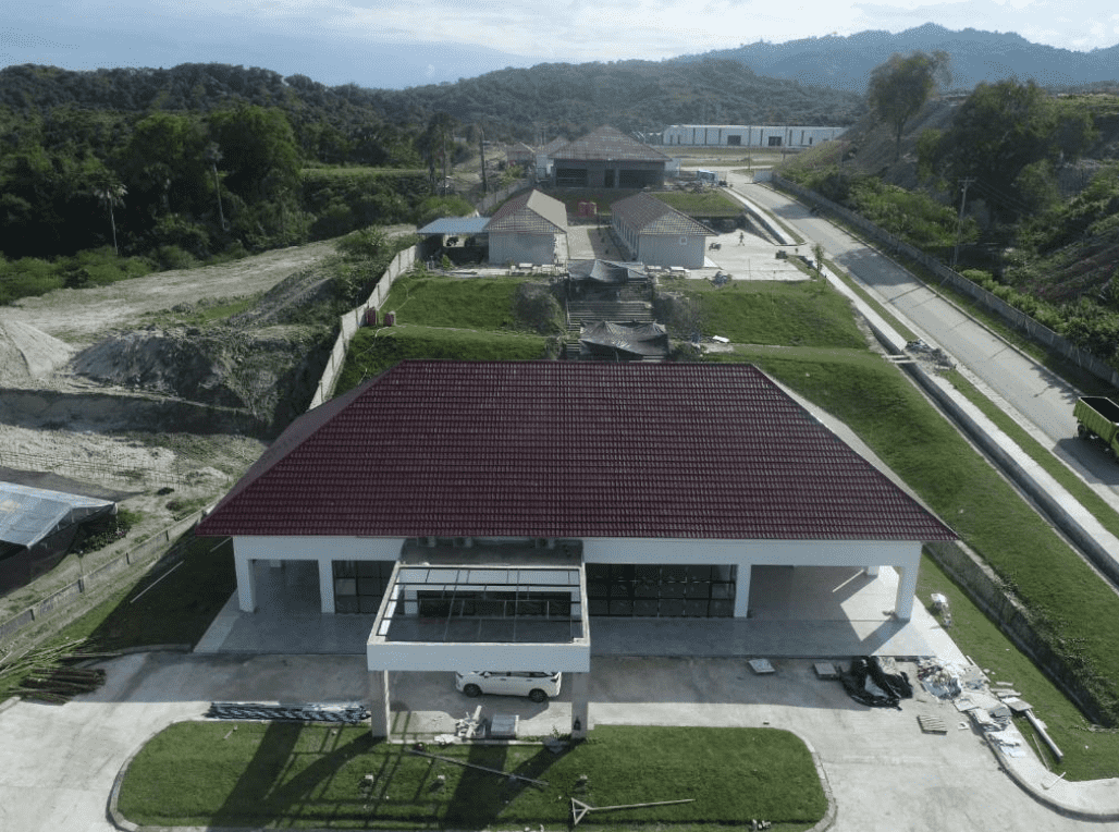 Foto tampak depan pabrik PT Wanhong Nonferrous Recyling Utilization